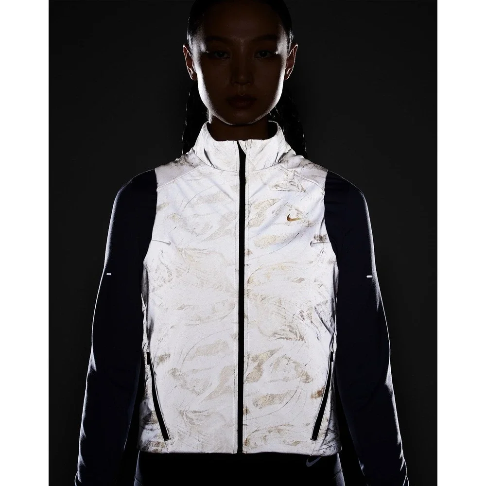 *NWT* Women's LARGE Nike Swift Therma-FIT ADV Reflective Running Vest HV2762-078